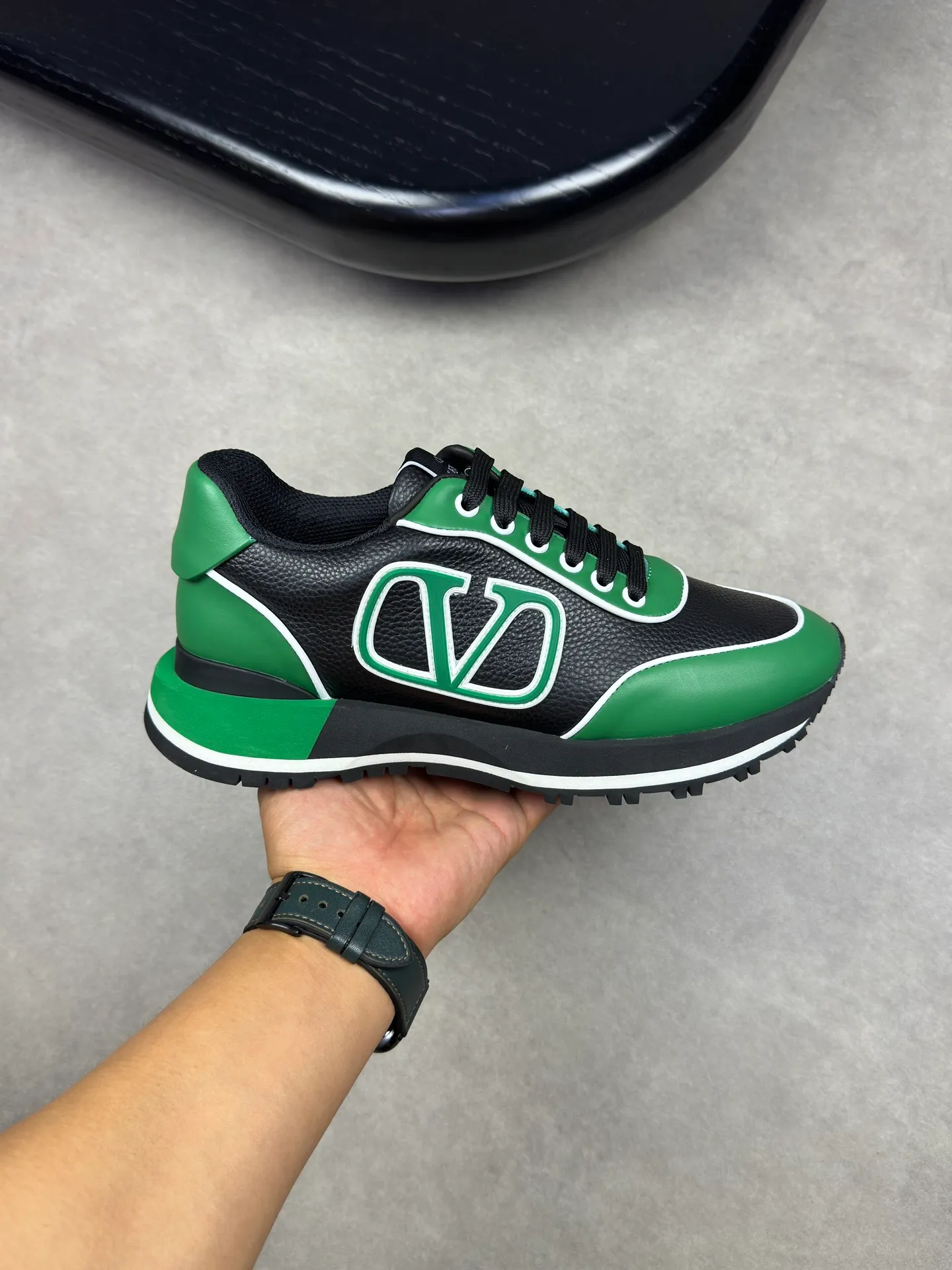 [VALENTINO] Valentino men's shoes 💰500💰 - High-end quality original order - Upper: 🔝 Nappa calf leather, tumbled calf leather, sewn brand plastic totem - Lining: brand mesh canvas, foot pad; water-dyed cow leather - Outsole: multi-color wear-resistant velvet·rubber; combined molded outsole -Super high quality control·Fine workmanship: highlighted (high-end·luxury·grade) -Size :38-44 (45 can be customized)·3300
